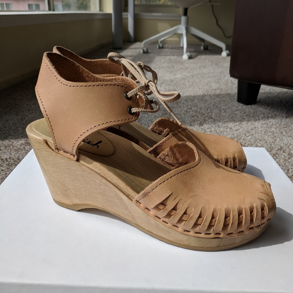 Laced clog sandal